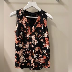 NWOT White House Black Market floral sleeveless shirt. Size 8
